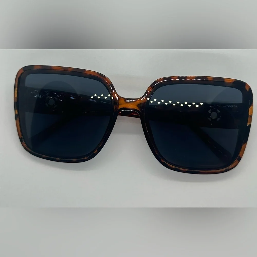 🔥 NWT Trendy Oversized Square Tortoiseshell Sunglasses UV400 Protection 🔥